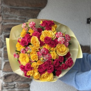 Букет из кустовых роз